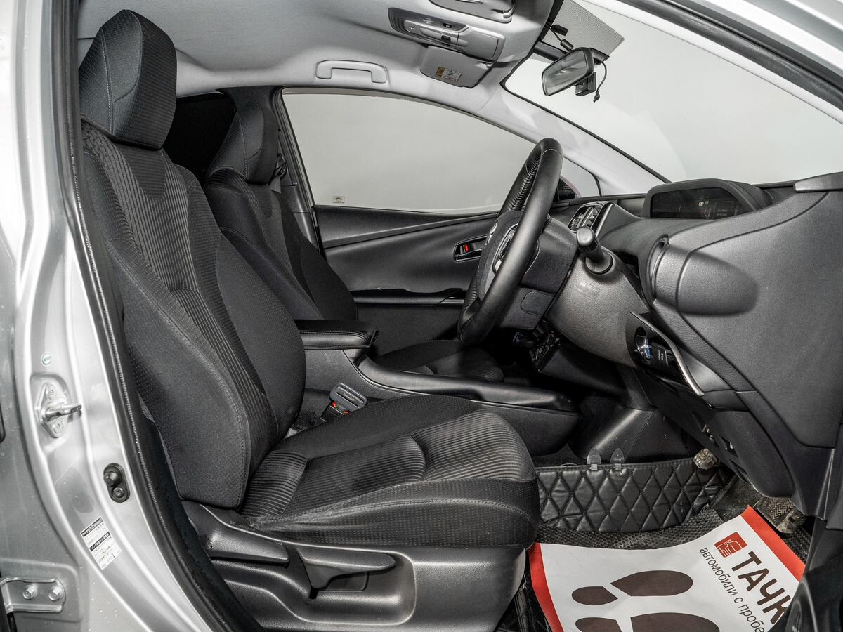 Toyota Prius 2018 - фото автомобиля