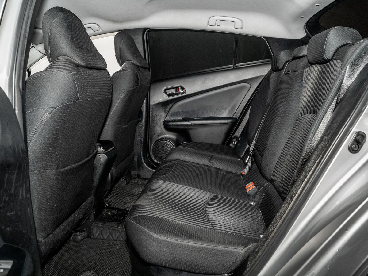 Toyota Prius 2018 - фото автомобиля