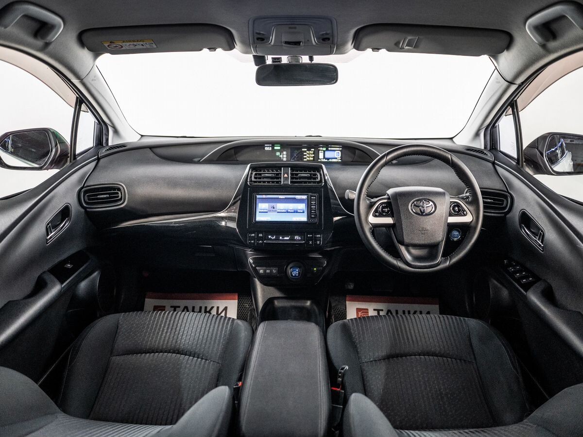 Toyota Prius 2018 - фото автомобиля