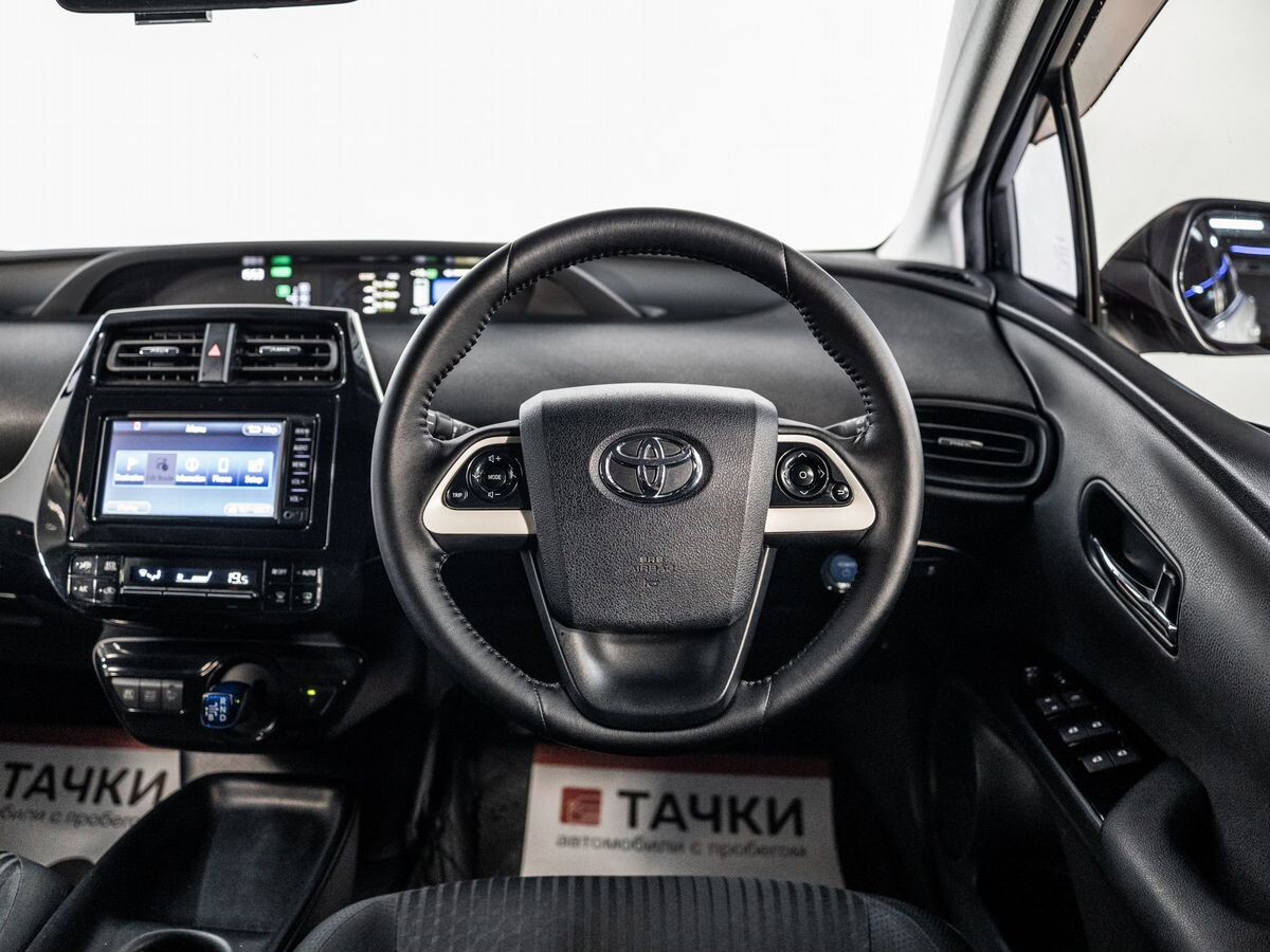 Toyota Prius 2018 - фото автомобиля