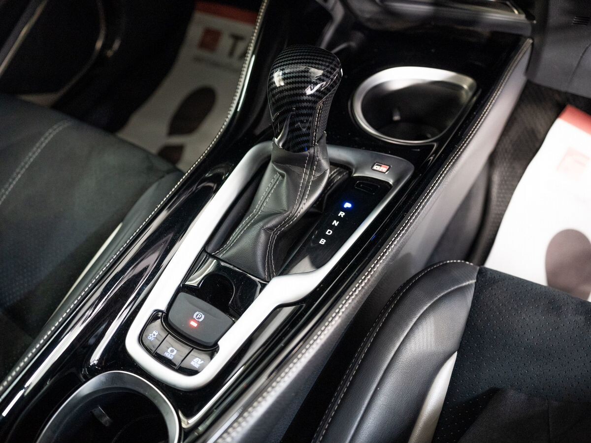 Toyota C-HR 2019 - фото автомобиля