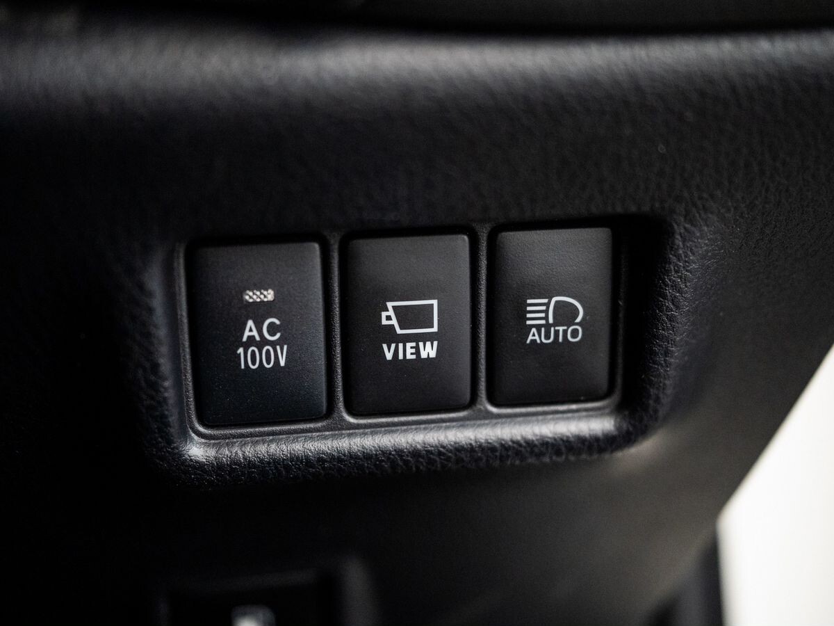 Toyota C-HR 2019 - фото автомобиля