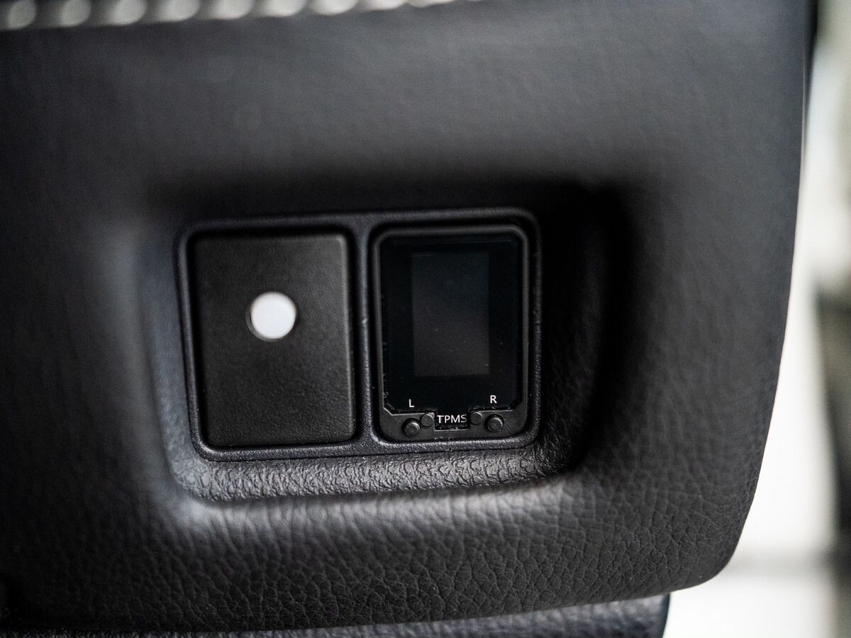 Toyota C-HR 2019 - фото автомобиля