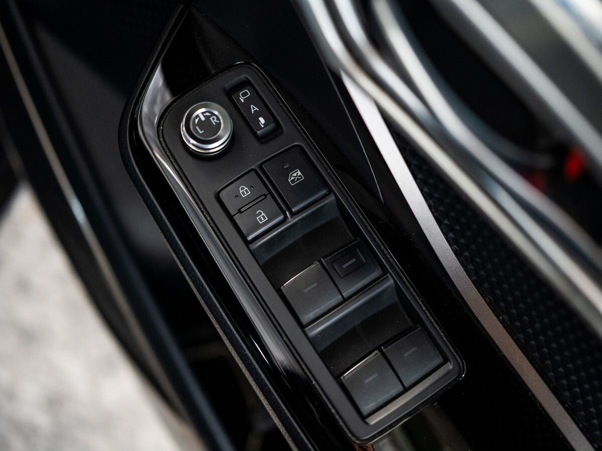 Toyota C-HR 2019 - фото автомобиля