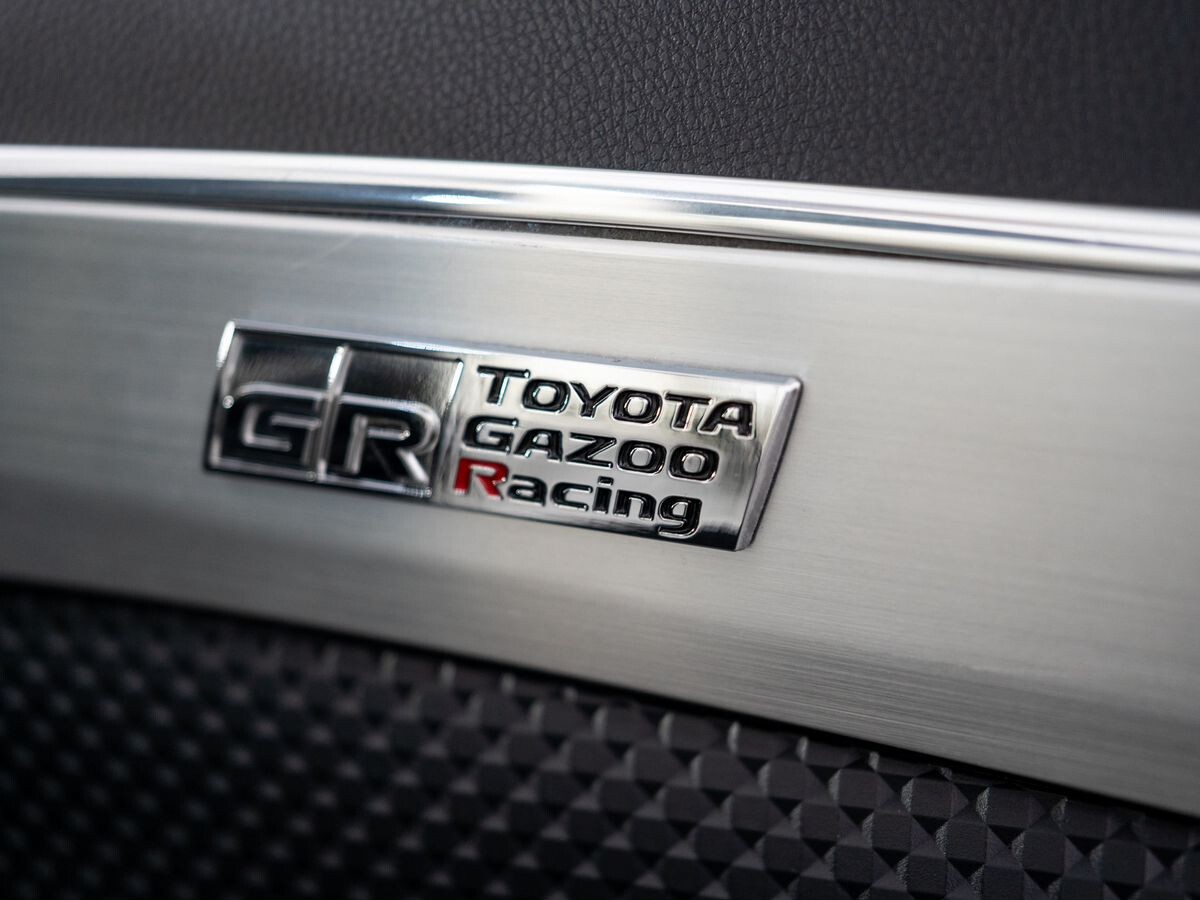 Toyota C-HR 2019 - фото автомобиля