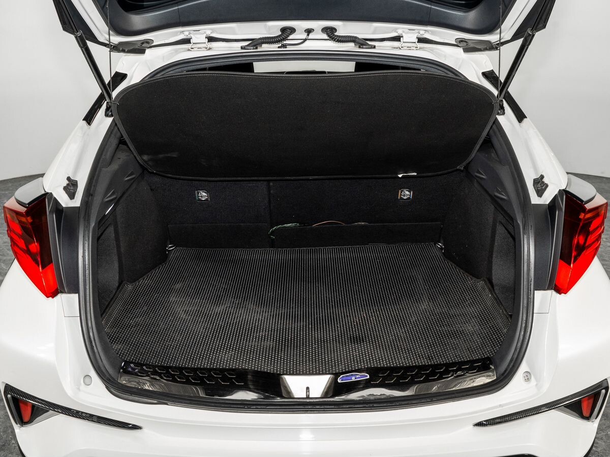 Toyota C-HR 2019 - фото автомобиля