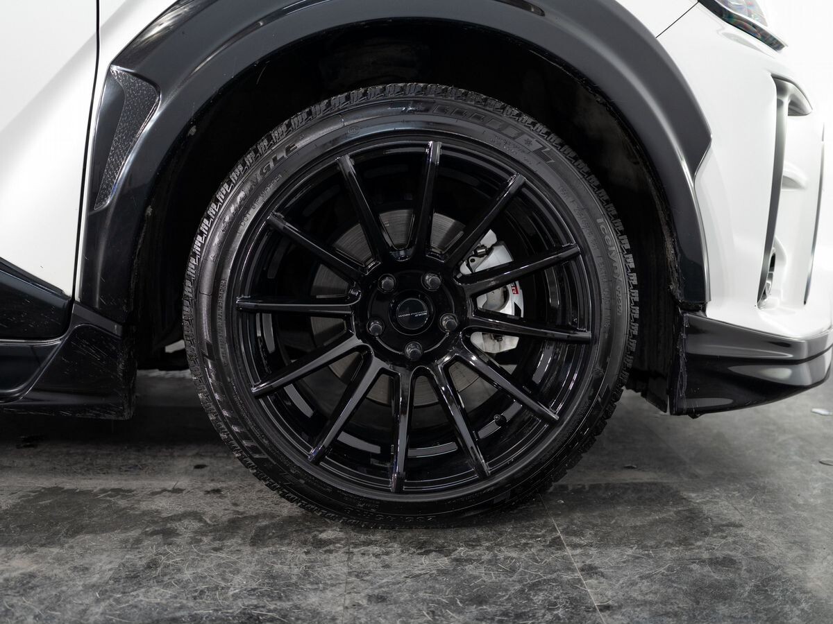 Toyota C-HR 2019 - фото автомобиля