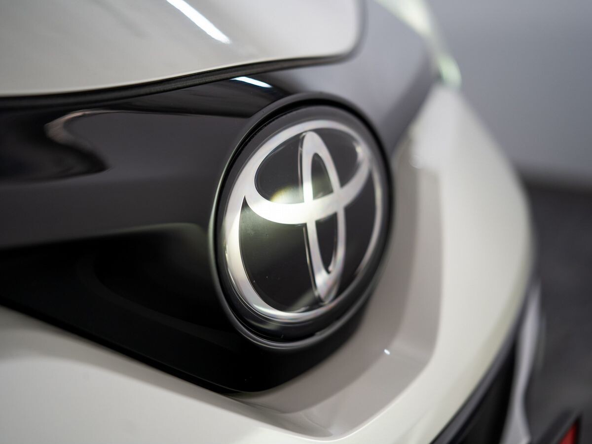 Toyota C-HR 2019 - фото автомобиля