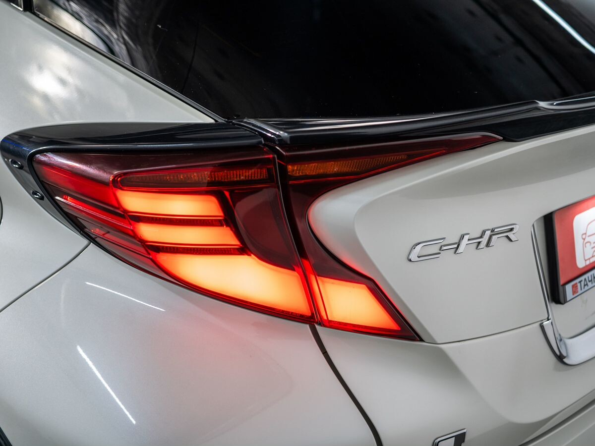 Toyota C-HR 2019 - фото автомобиля