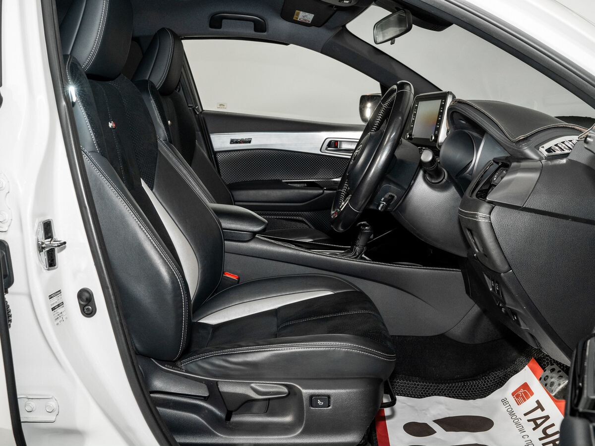 Toyota C-HR 2019 - фото автомобиля