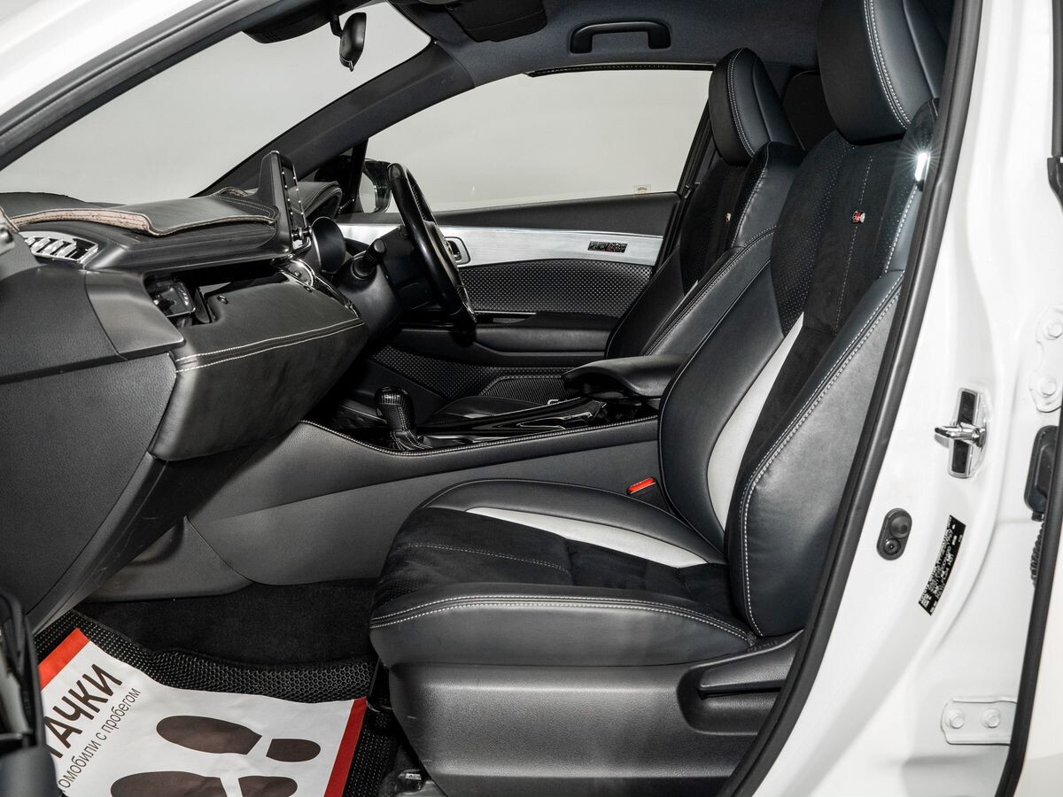 Toyota C-HR 2019 - фото автомобиля