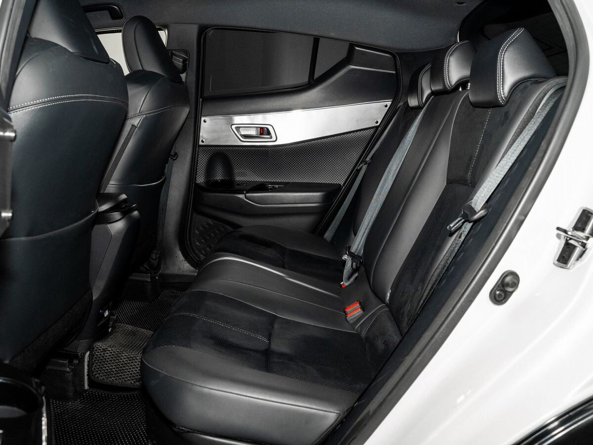 Toyota C-HR 2019 - фото автомобиля