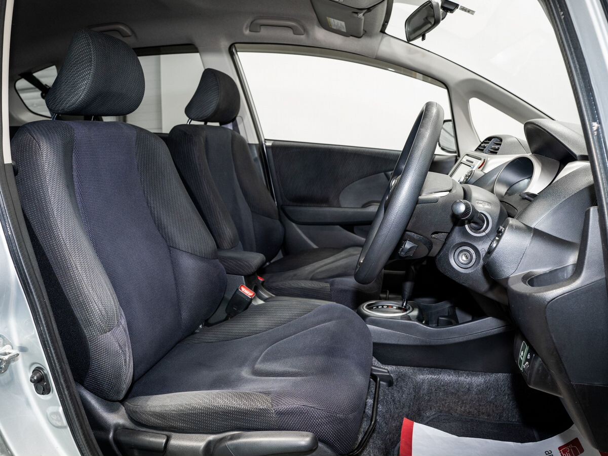 Honda Fit 2011 - фото автомобиля