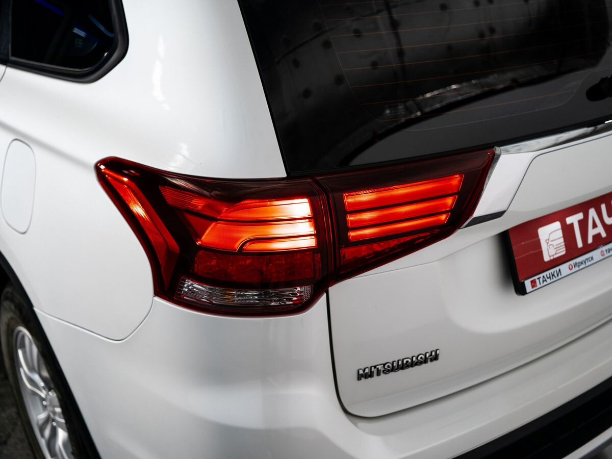 Mitsubishi Outlander 2018 - фото автомобиля
