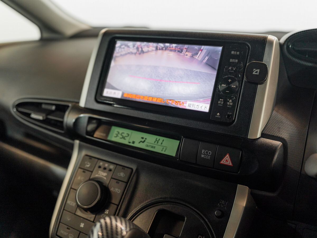 Toyota Wish 2011 - фото автомобиля