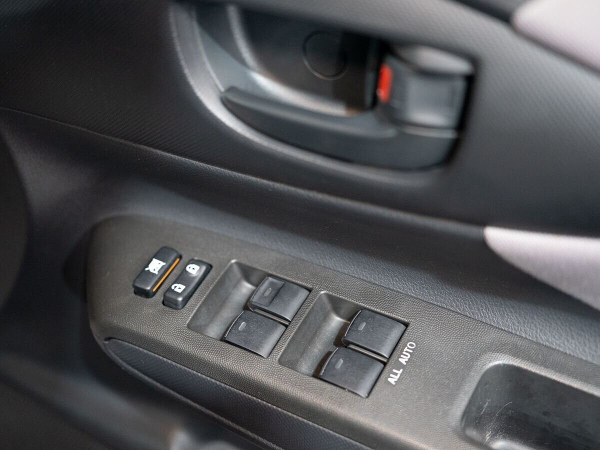 Toyota Wish 2011 - фото автомобиля