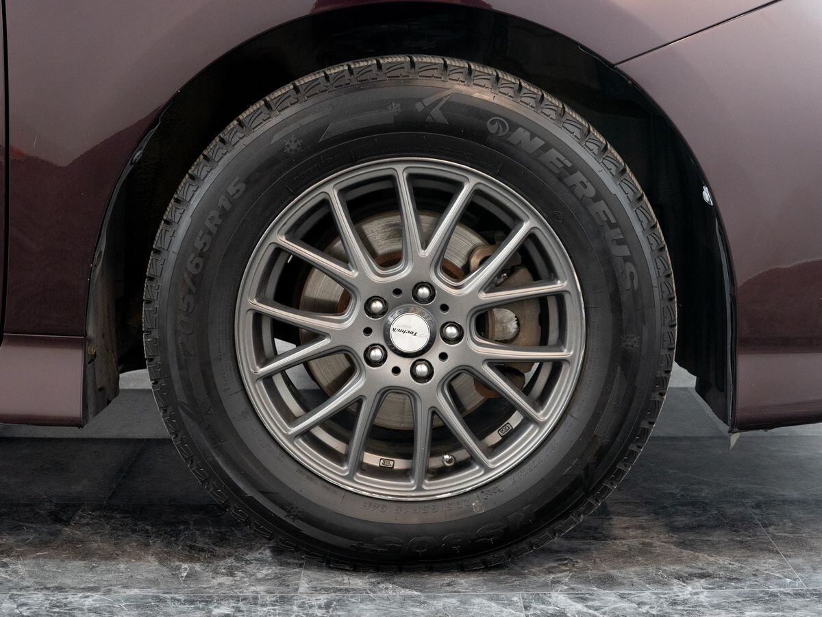 Toyota Wish 2011 - фото автомобиля