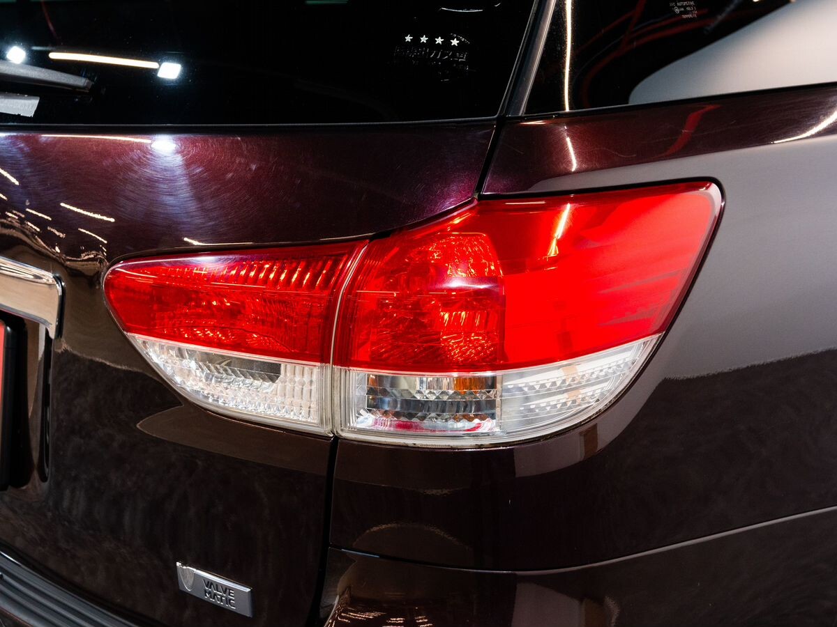 Toyota Wish 2011 - фото автомобиля