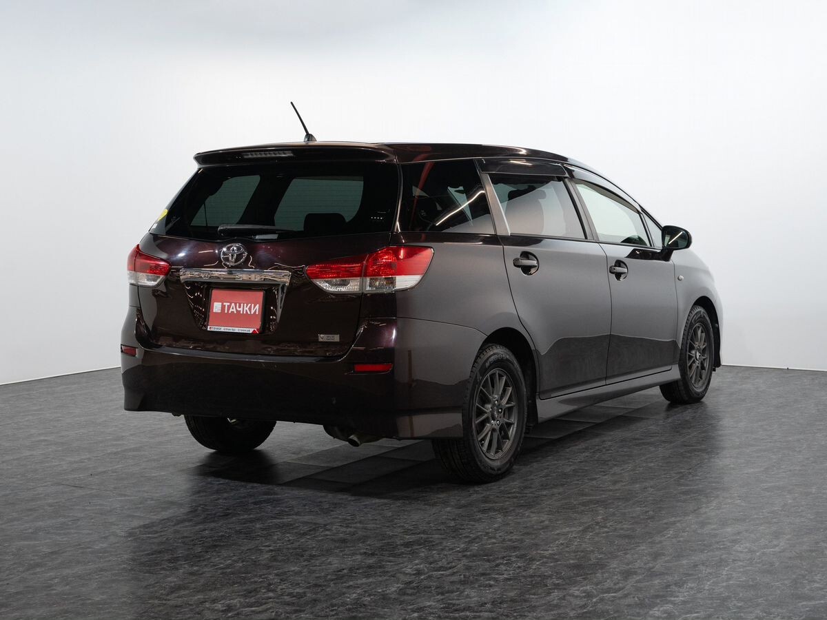 Toyota Wish 2011 - фото автомобиля