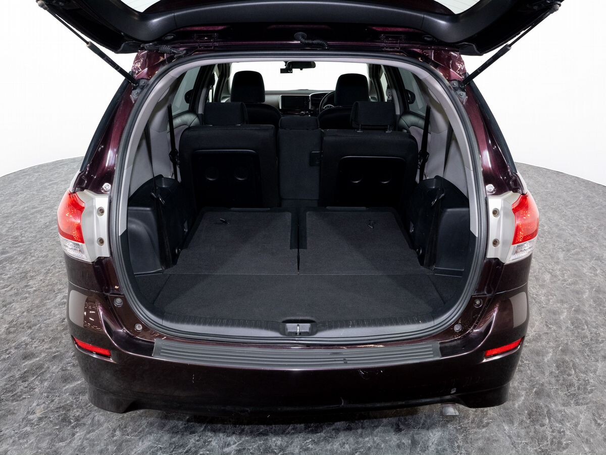 Toyota Wish 2011 - фото автомобиля