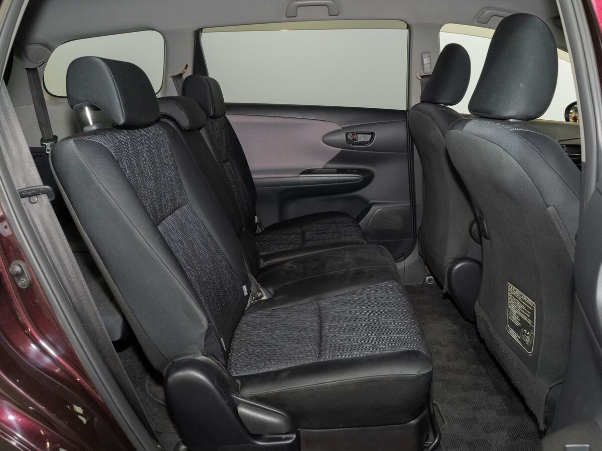 Toyota Wish 2011 - фото автомобиля