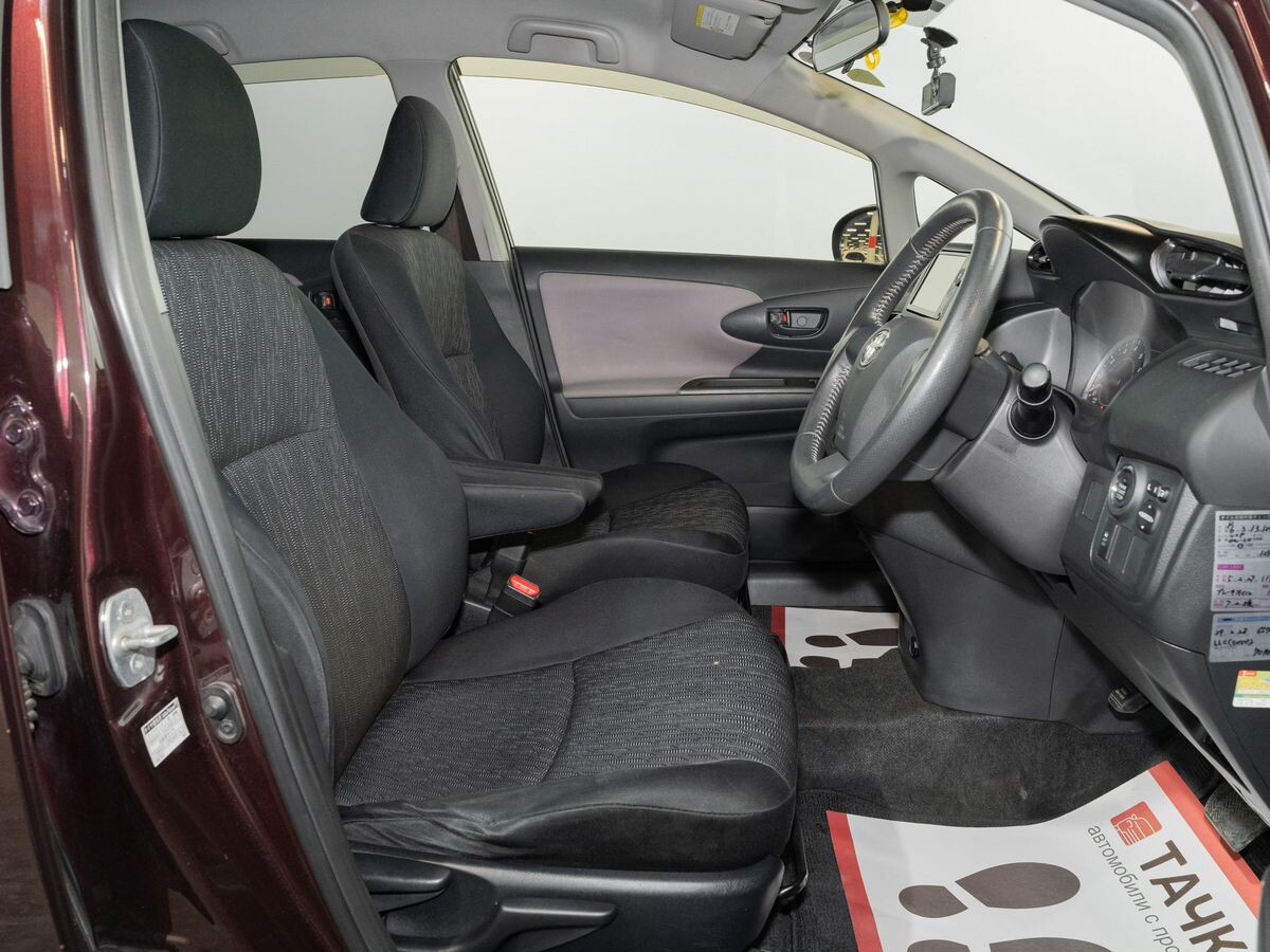 Toyota Wish 2011 - фото автомобиля