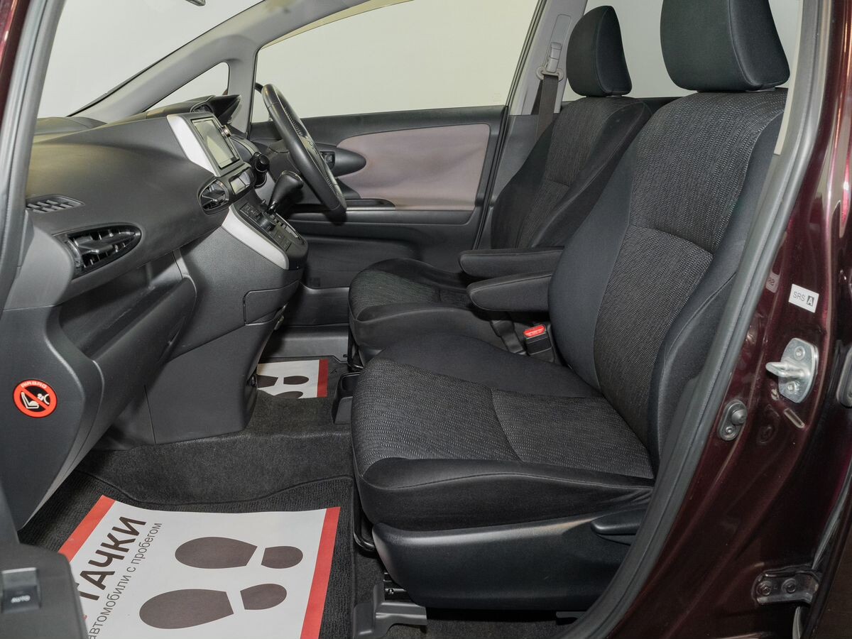 Toyota Wish 2011 - фото автомобиля