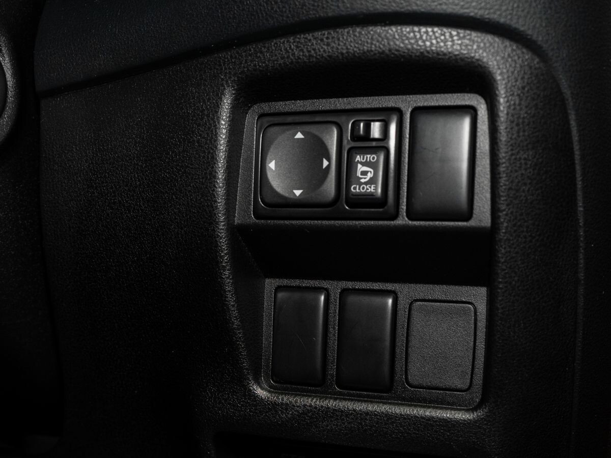 Nissan Juke 2011 - фото автомобиля