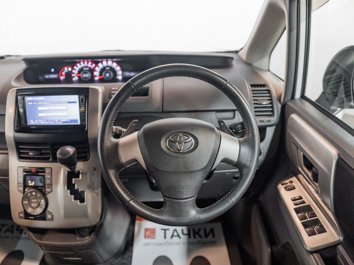 Toyota Voxy 2007 - фото автомобиля