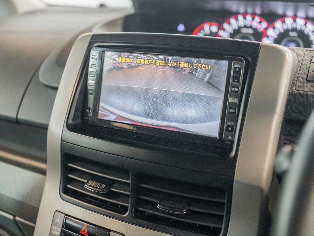 Toyota Voxy 2007 - фото автомобиля