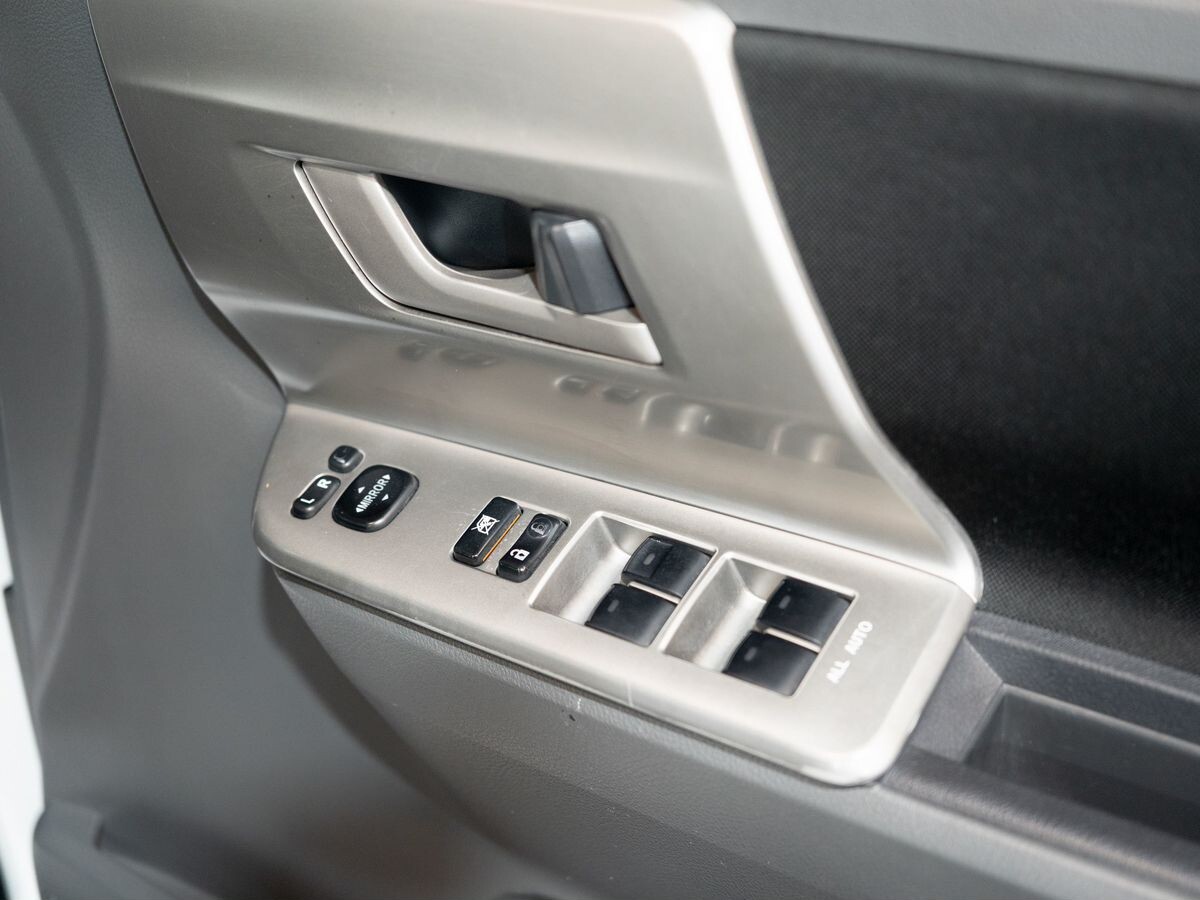 Toyota Voxy 2007 - фото автомобиля