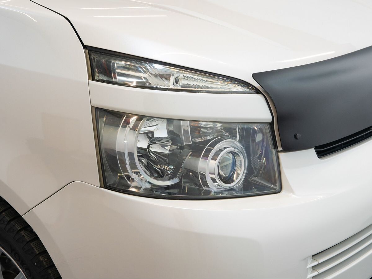 Toyota Voxy 2007 - фото автомобиля