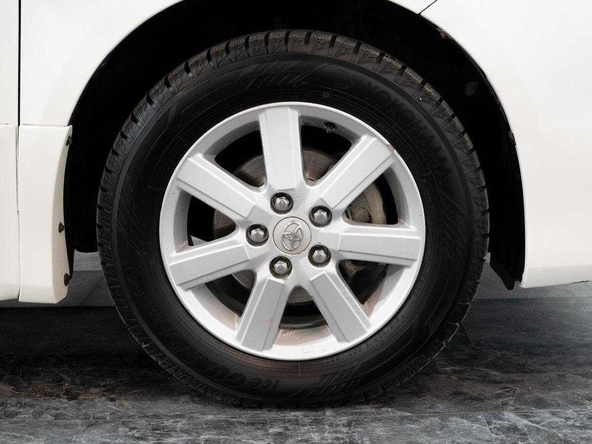 Toyota Voxy 2007 - фото автомобиля