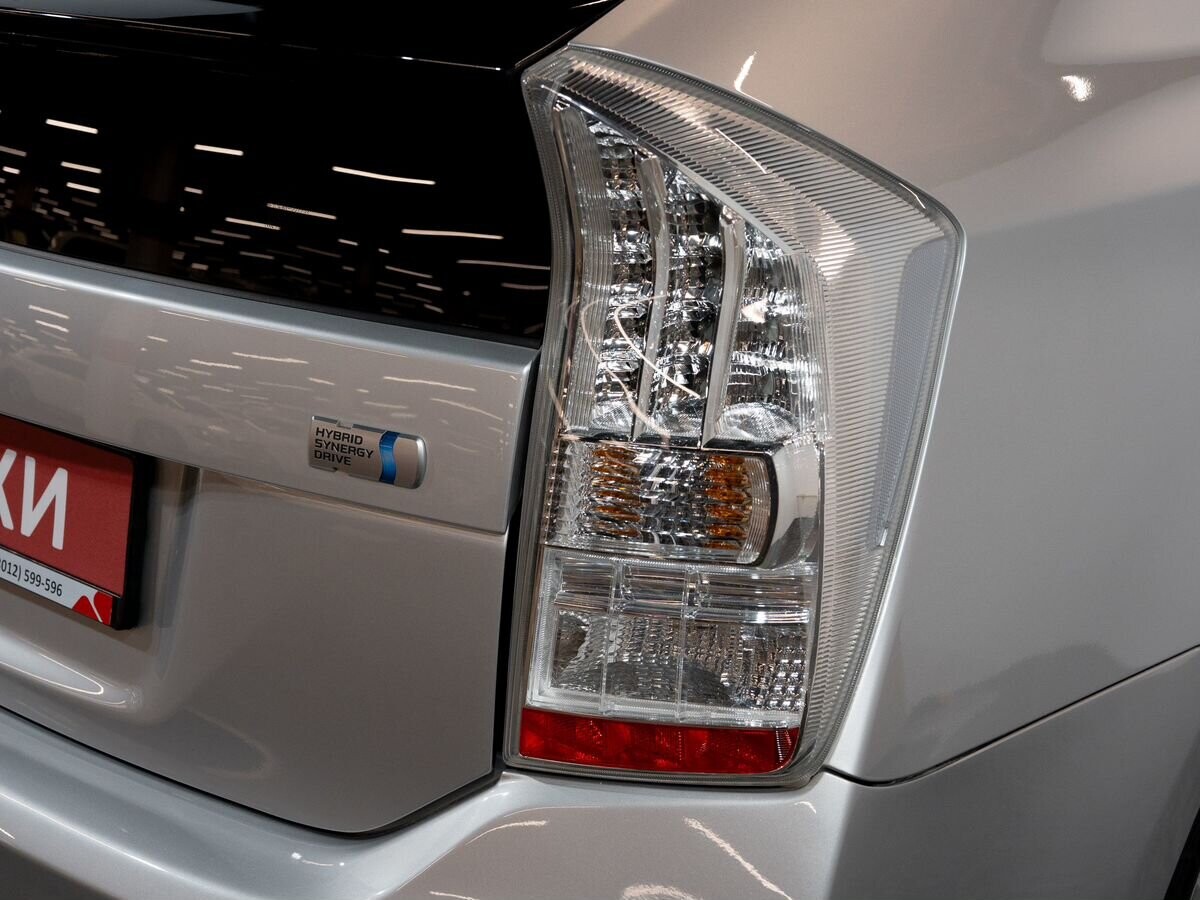 Toyota Prius 2010 - фото автомобиля