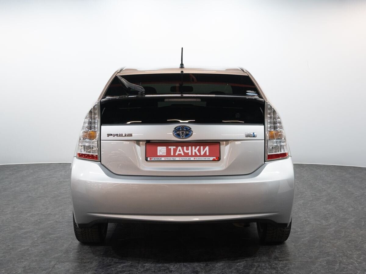 Toyota Prius 2010 - фото автомобиля