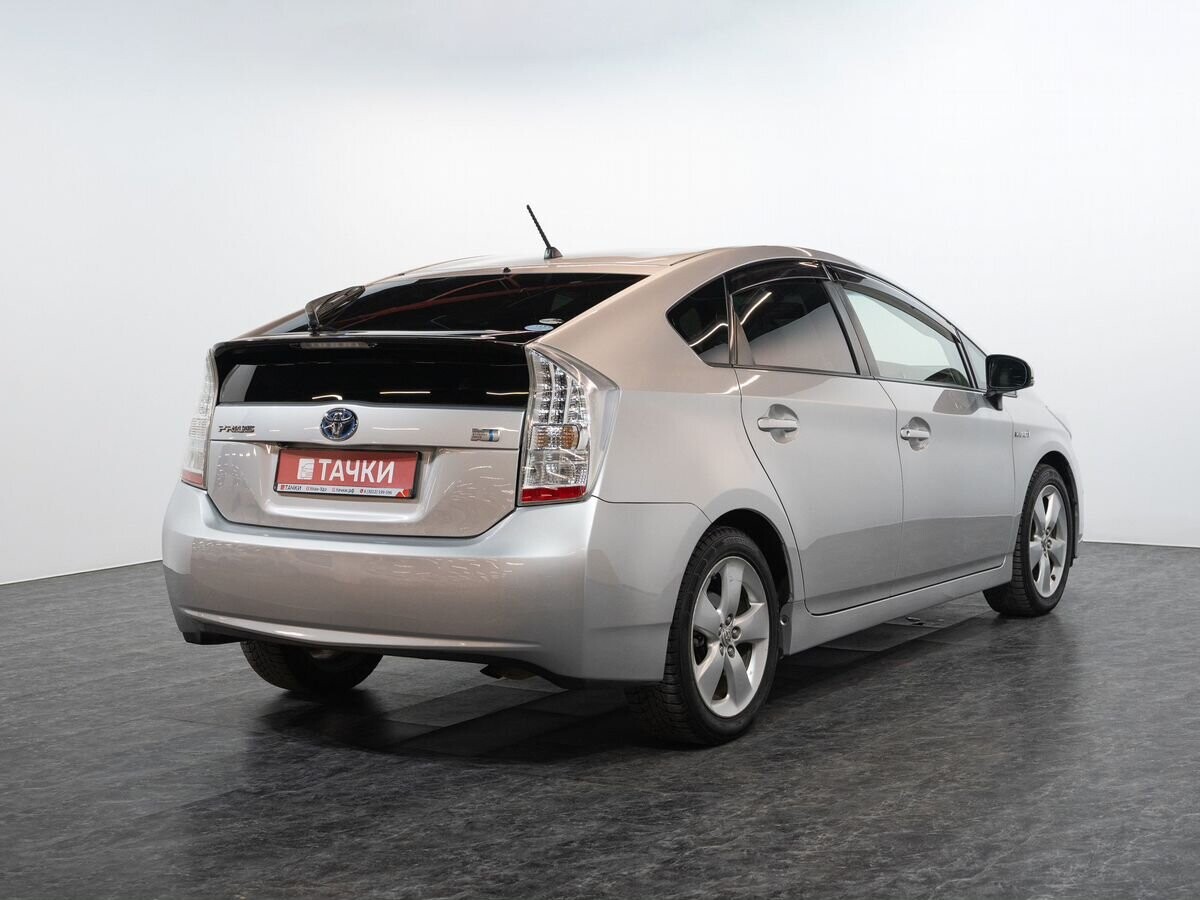 Toyota Prius 2010 - фото автомобиля