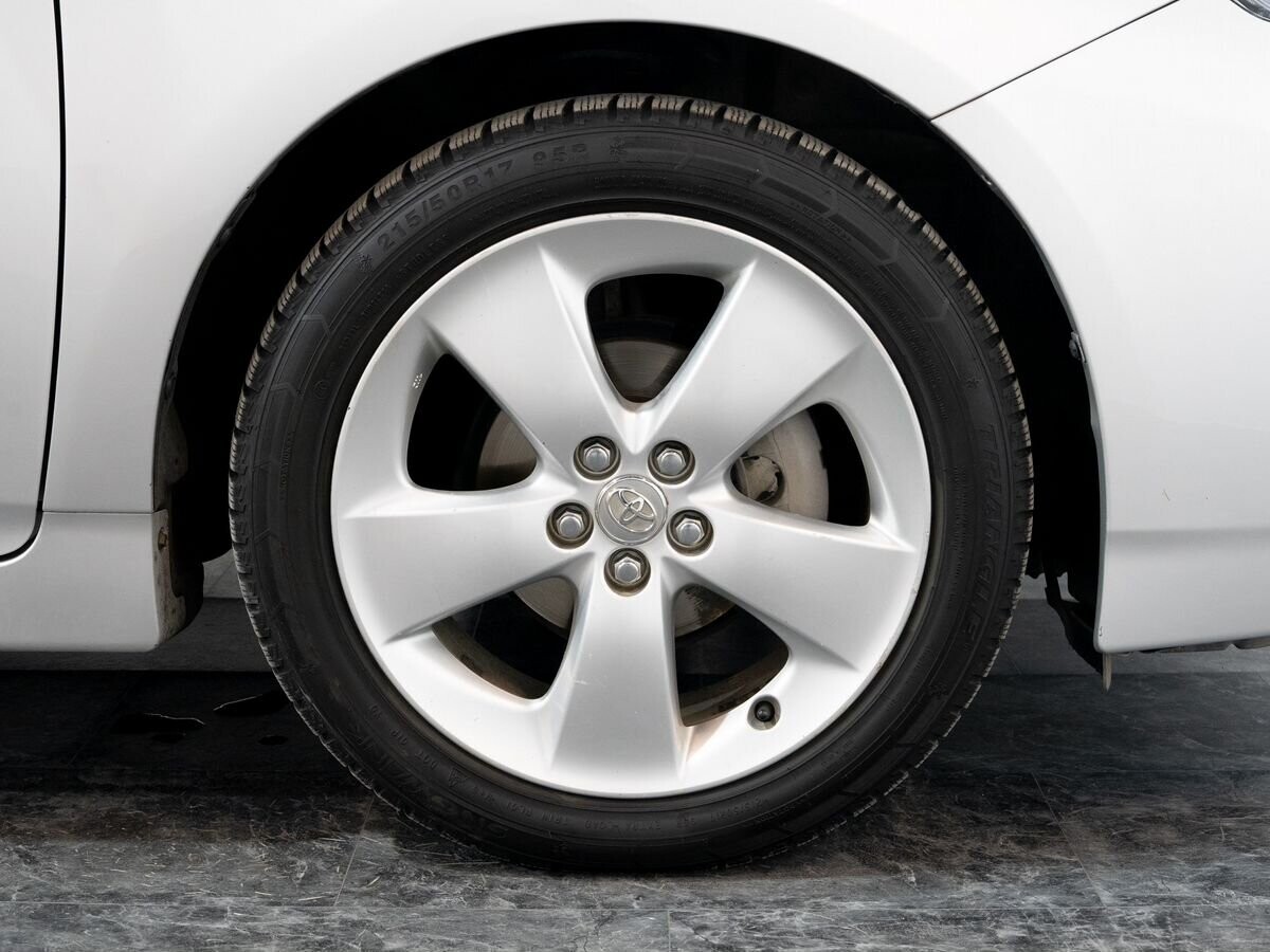 Toyota Prius 2010 - фото автомобиля