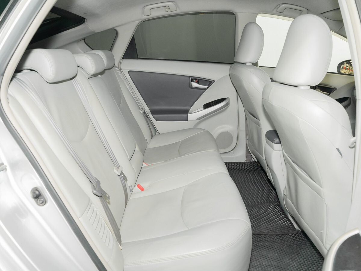 Toyota Prius 2010 - фото автомобиля