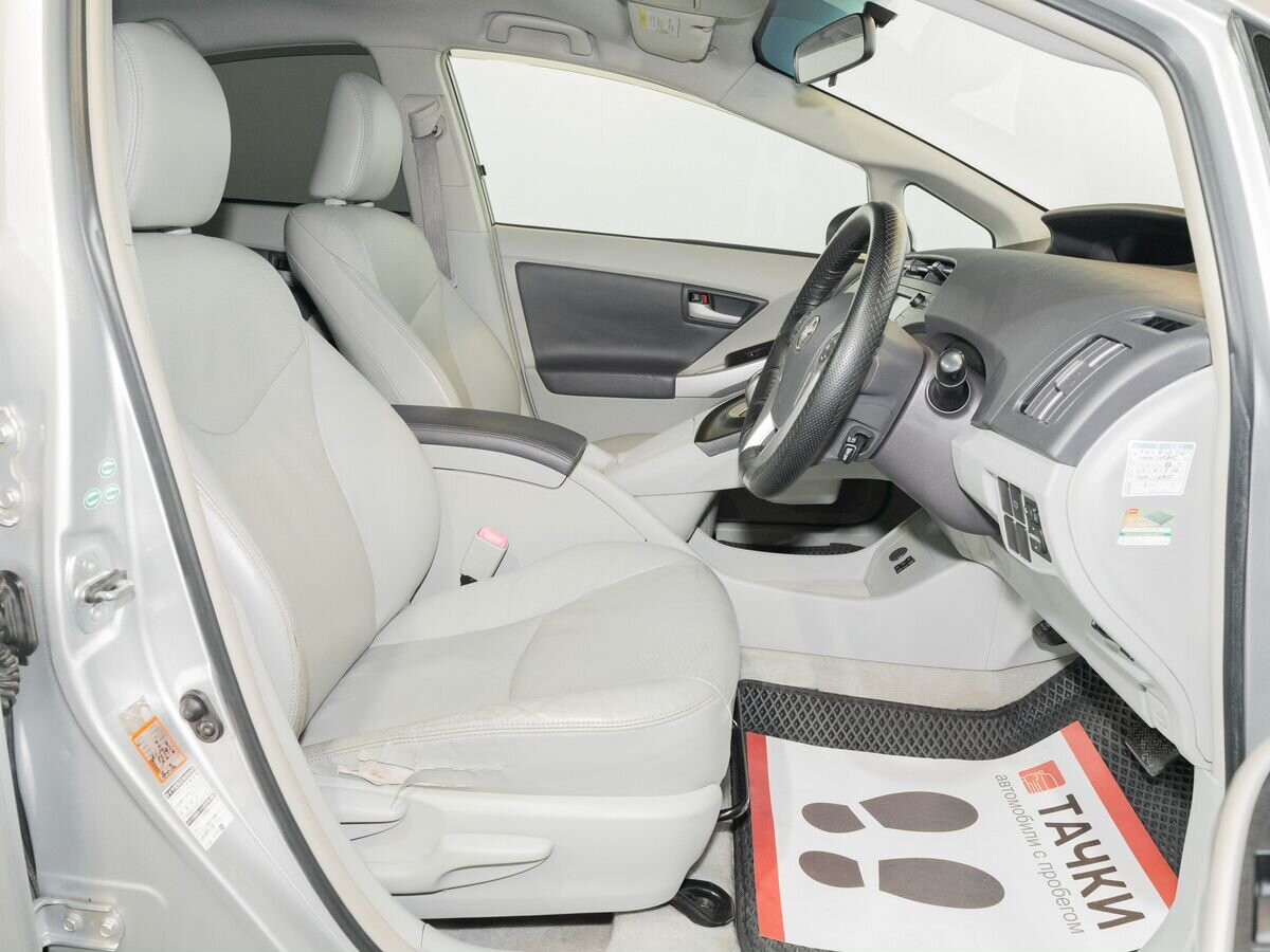 Toyota Prius 2010 - фото автомобиля