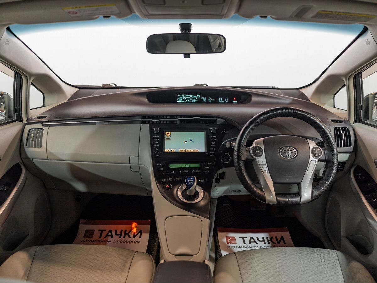Toyota Prius 2010 - фото автомобиля