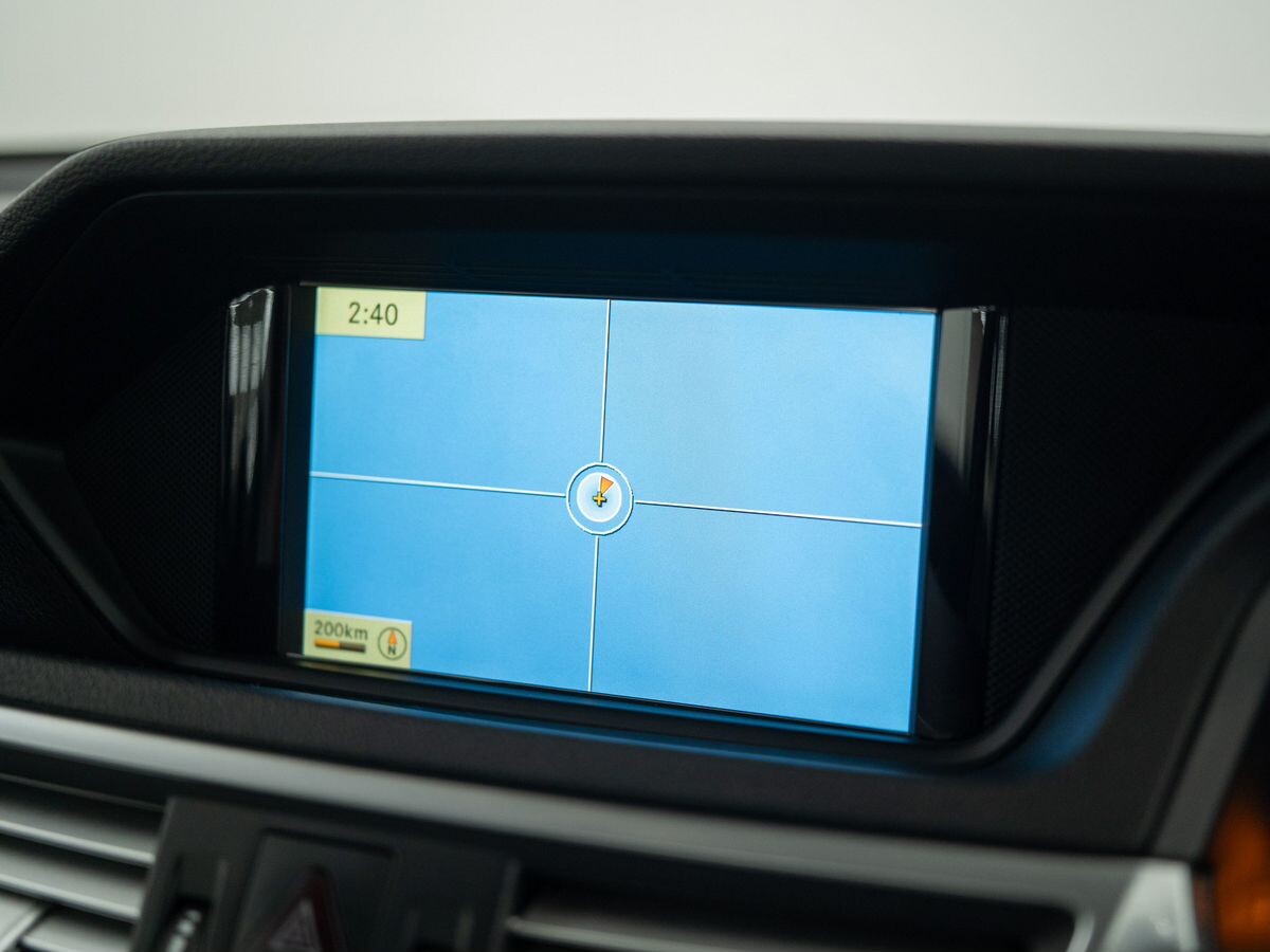 Mercedes-Benz E-Класс 2011 - фото автомобиля