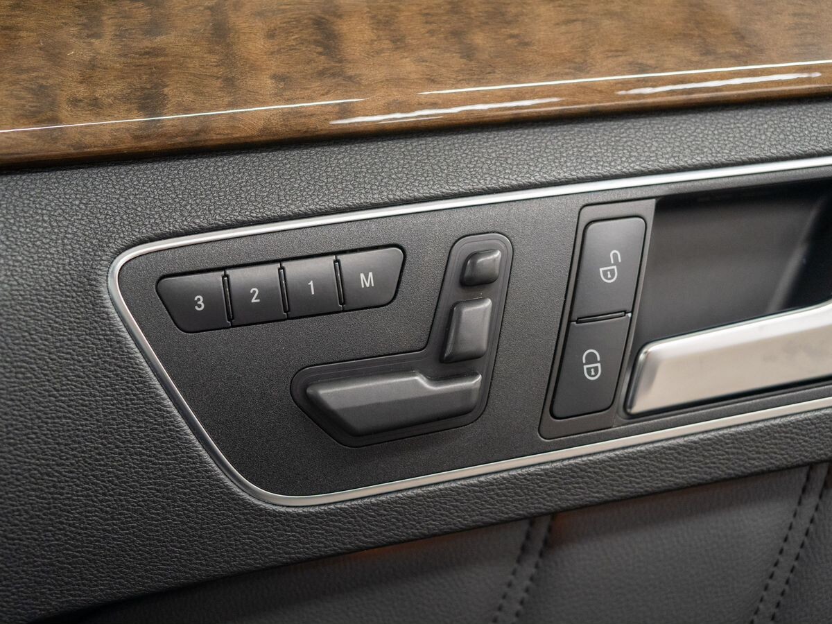 Mercedes-Benz E-Класс 2011 - фото автомобиля