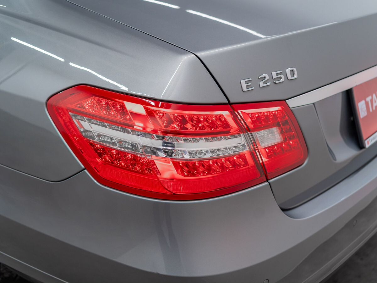 Mercedes-Benz E-Класс 2011 - фото автомобиля