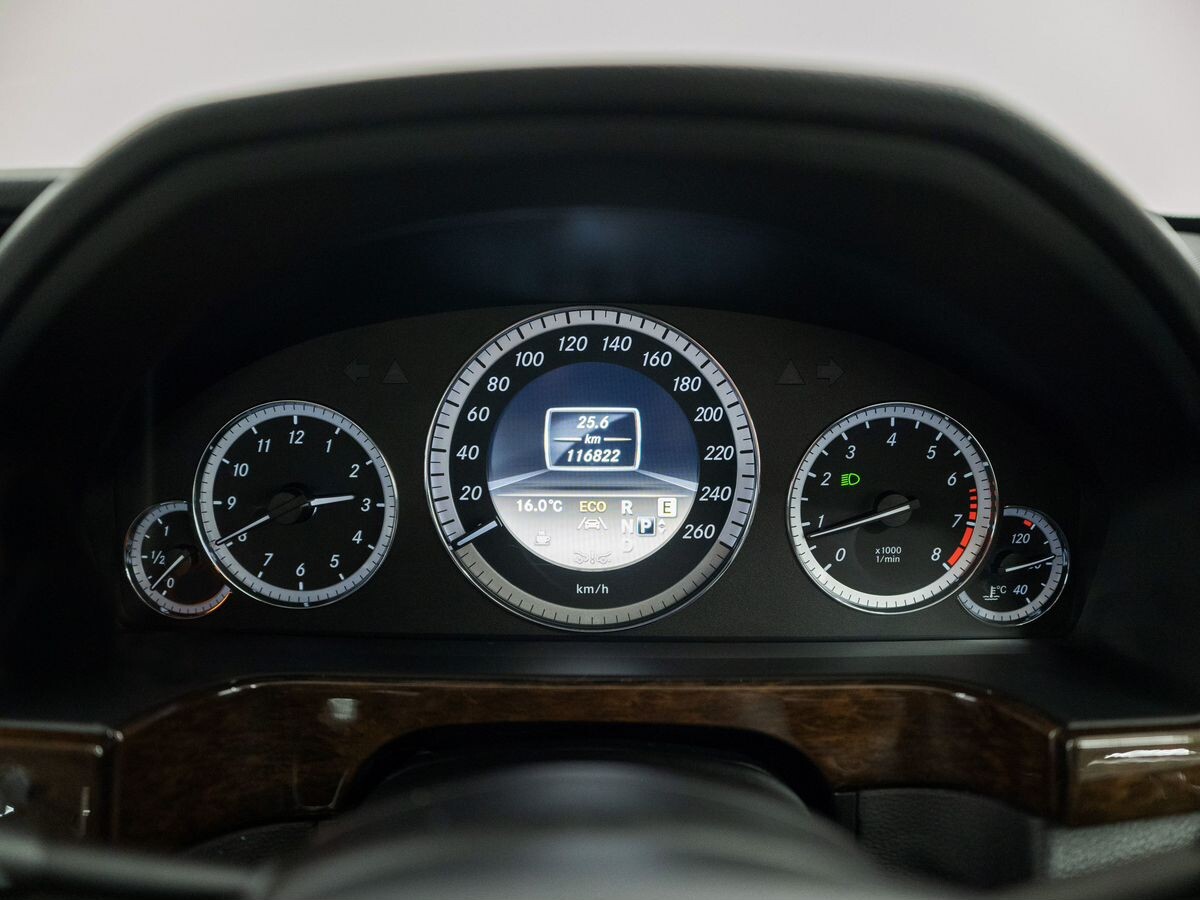 Mercedes-Benz E-Класс 2011 - фото автомобиля