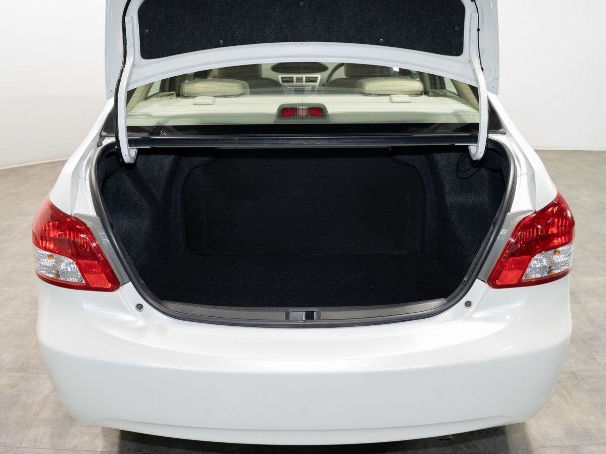 Toyota Belta 2009 - фото автомобиля