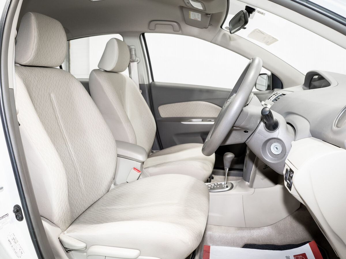 Toyota Belta 2009 - фото автомобиля