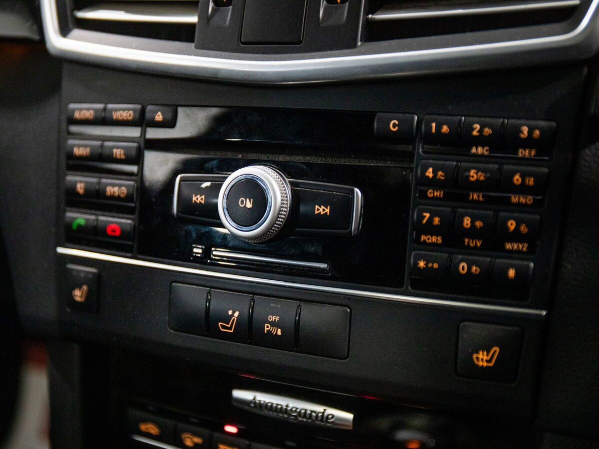 Mercedes-Benz E-Класс 2011 - фото автомобиля