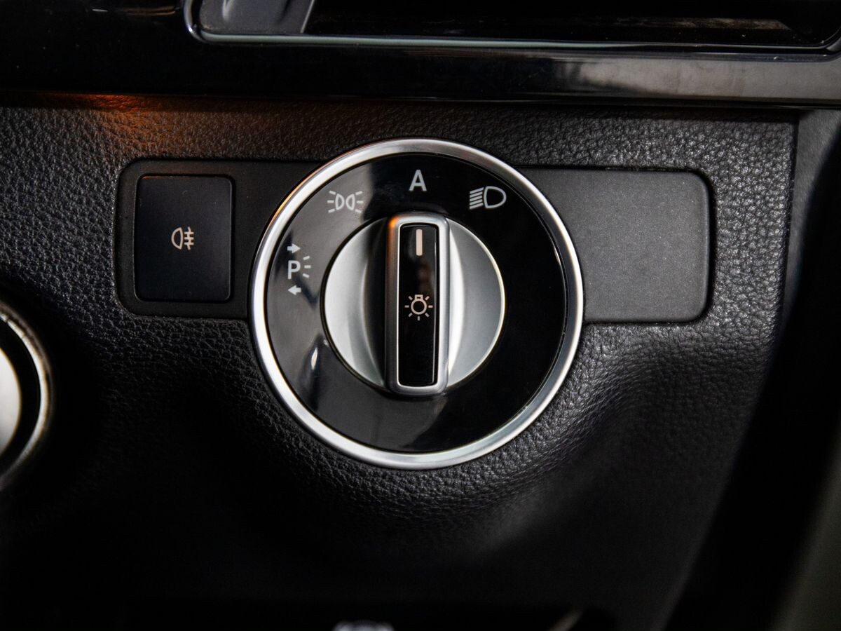 Mercedes-Benz E-Класс 2011 - фото автомобиля