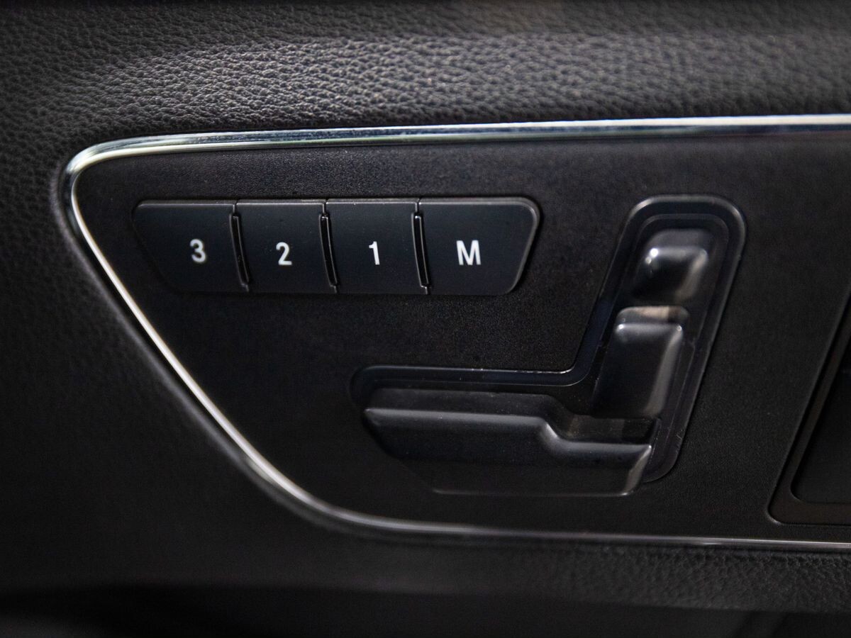 Mercedes-Benz E-Класс 2011 - фото автомобиля