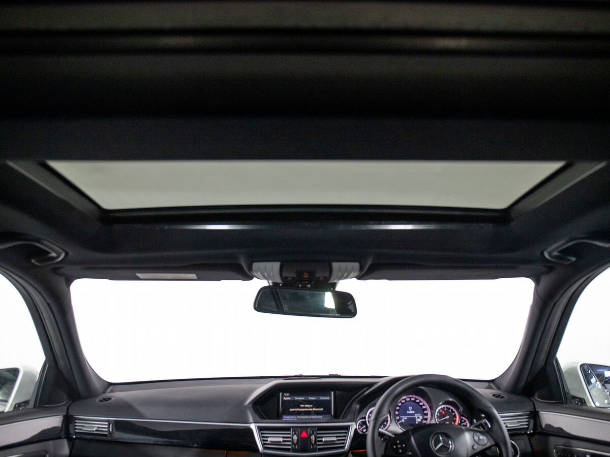 Mercedes-Benz E-Класс 2011 - фото автомобиля